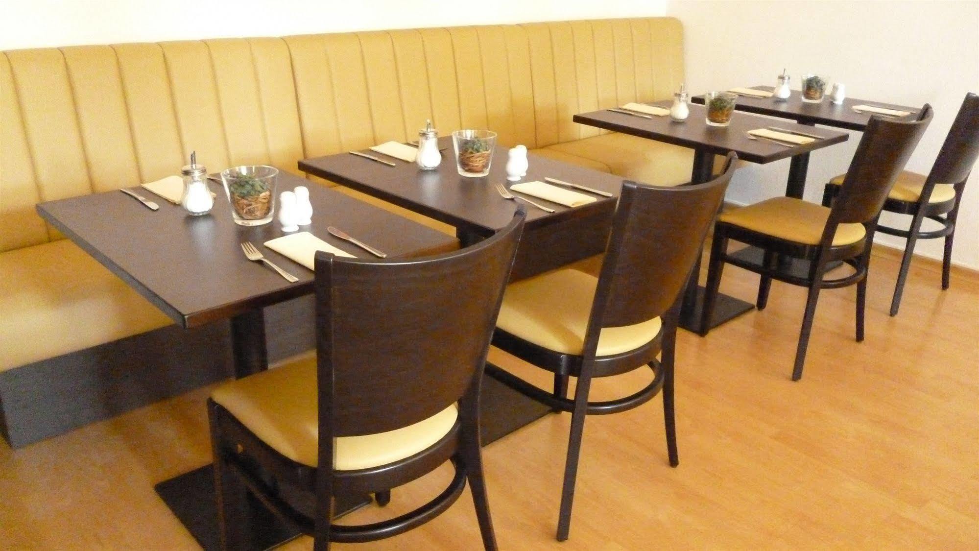 Hotel Und Restaurant Kranichsberg Woltersdorf  Екстериор снимка