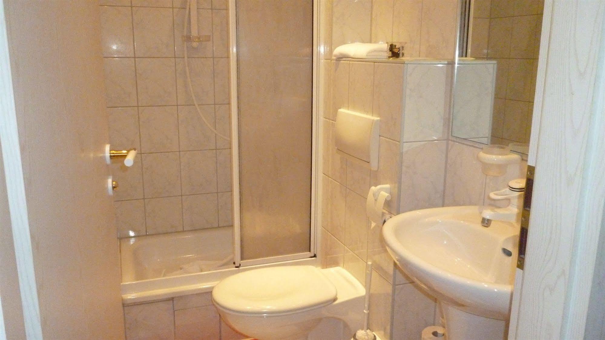 Hotel Und Restaurant Kranichsberg Woltersdorf  Екстериор снимка