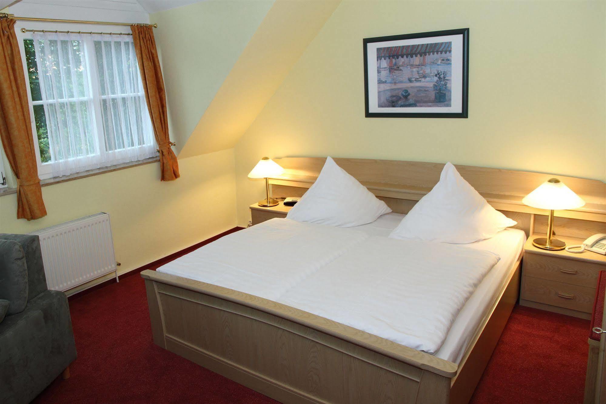 Hotel Und Restaurant Kranichsberg Woltersdorf  Екстериор снимка