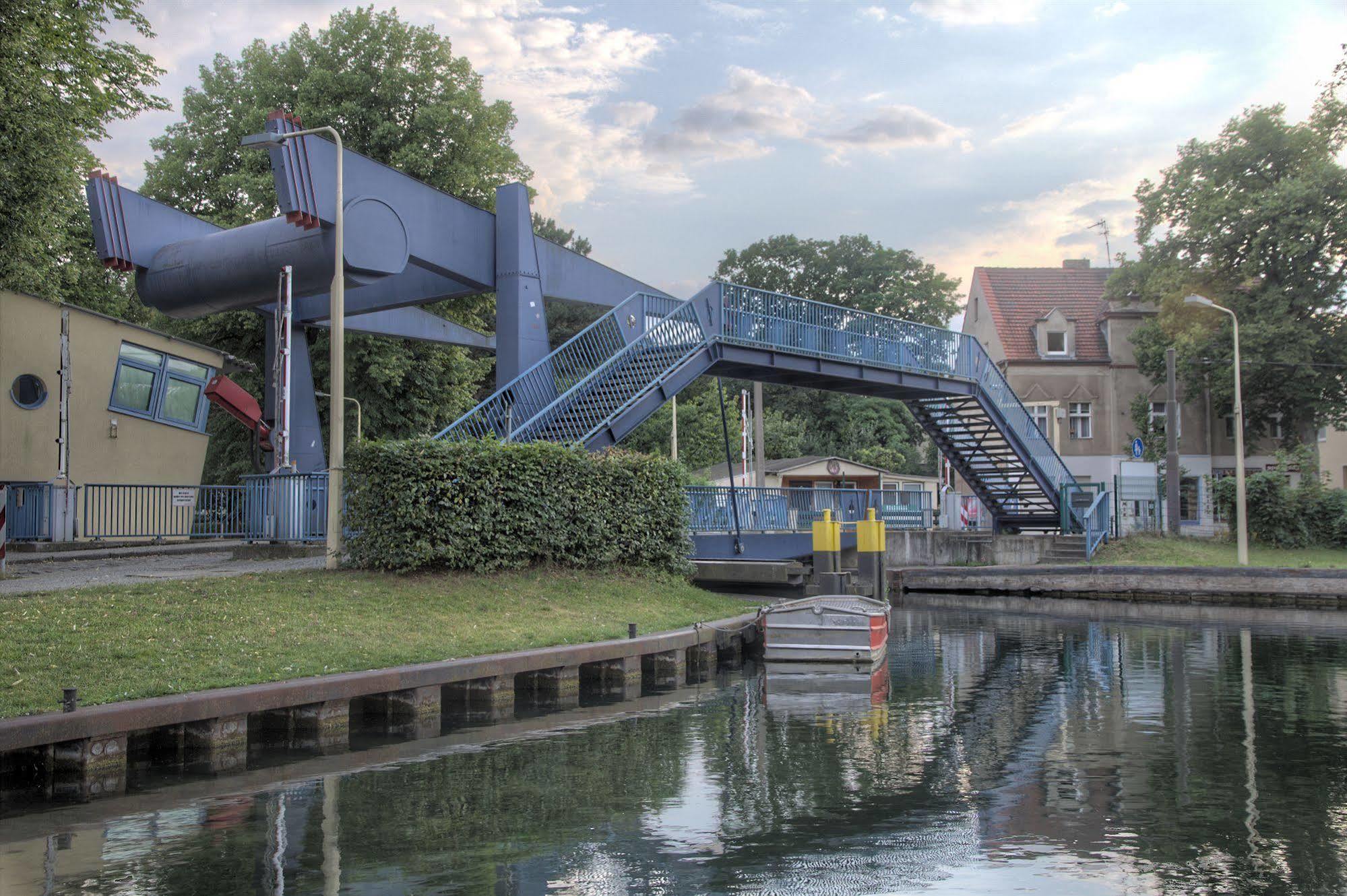 Hotel Und Restaurant Kranichsberg Woltersdorf  Екстериор снимка