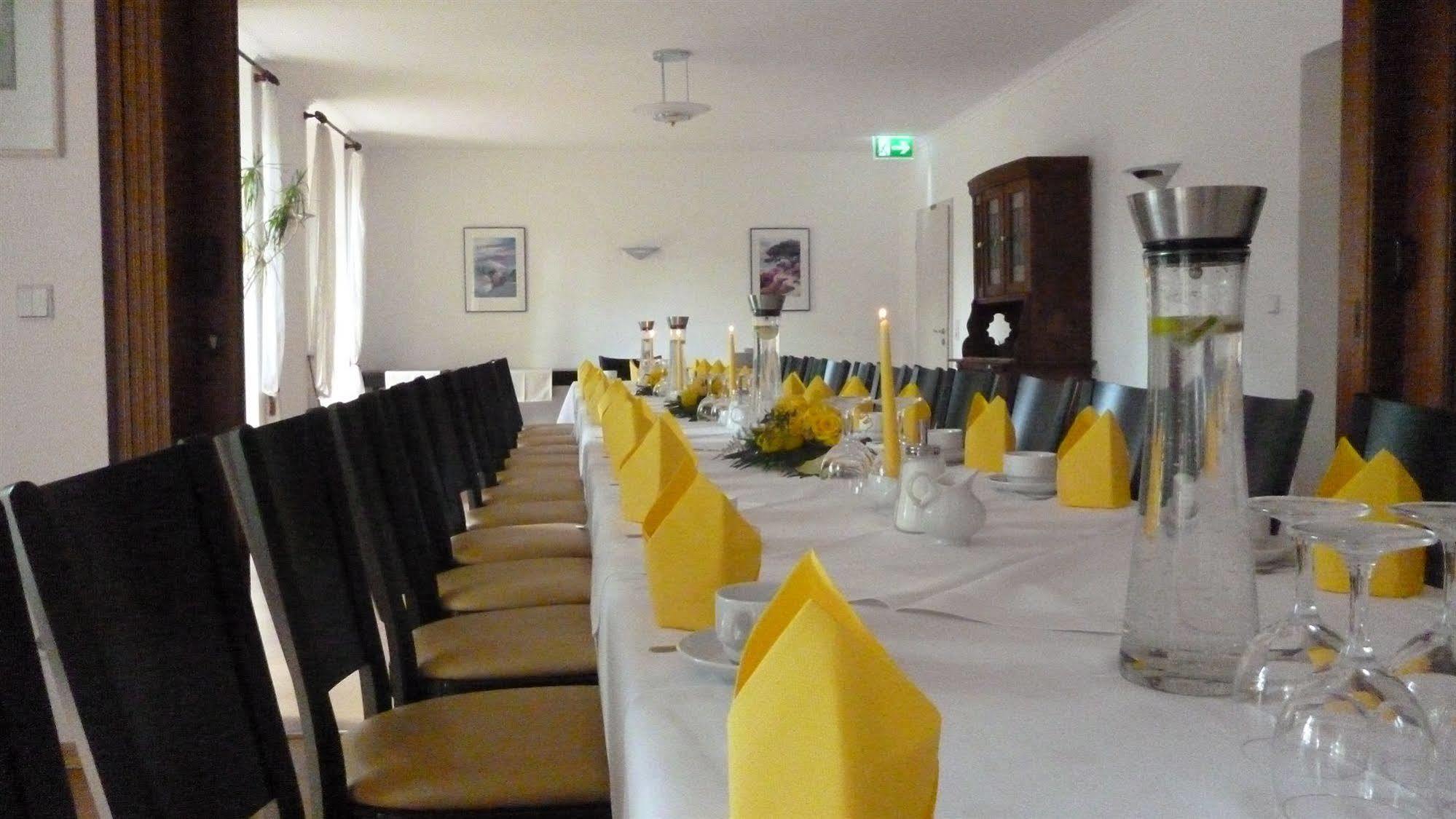 Hotel Und Restaurant Kranichsberg Woltersdorf  Екстериор снимка